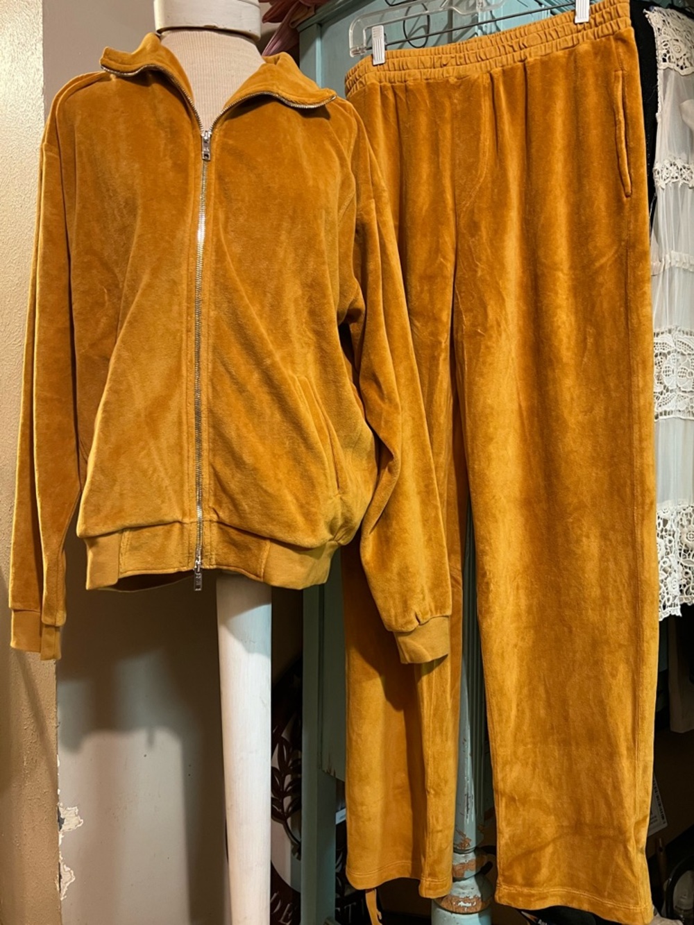 Suzie Kondi NWT Unisex Velour Track Suit X-Small Zip Jacket Pants Small Runs Big